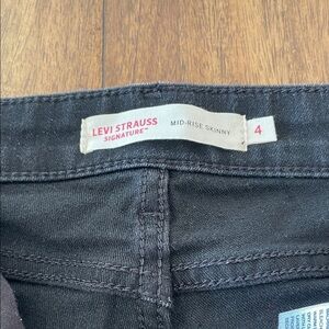 Levi Strauss Signature Mid-Rise Skinny Jeans